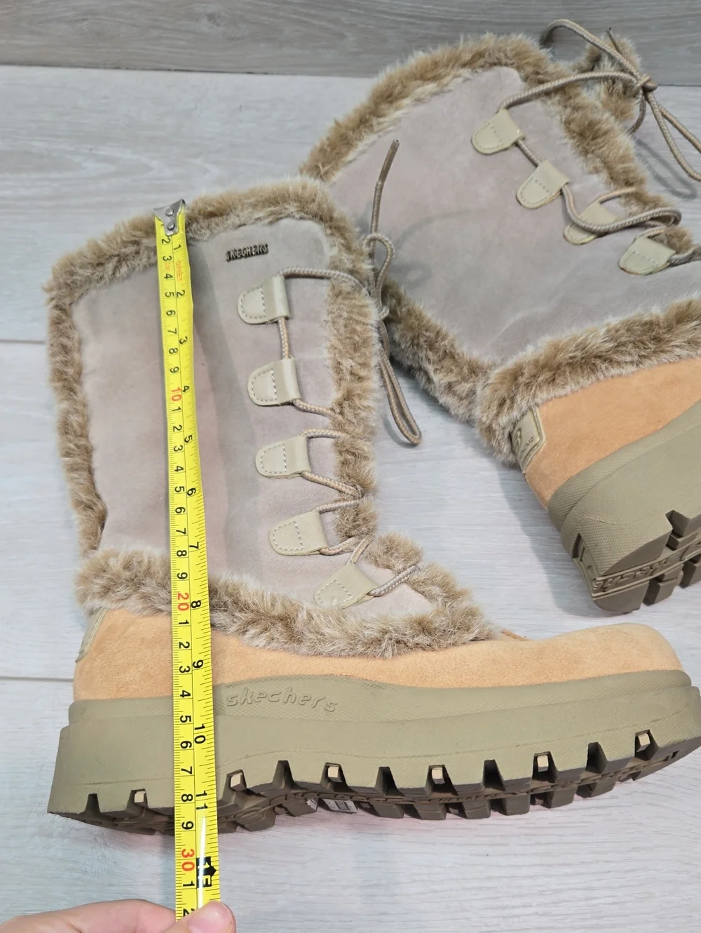 Vintage Skechers Women 45708 Faux-Fur Lace-Up Winter Boots Suede Upper 7.5 Shoes